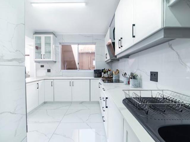5 Bedroom Apartment in Westbrook