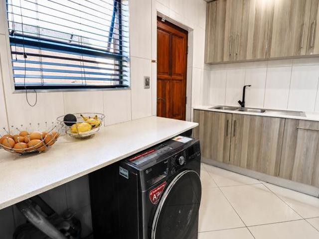 5 Bedroom Duet in Thatchfield