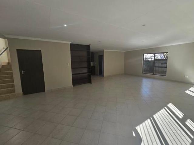 5 Bedroom Duet in Universitas