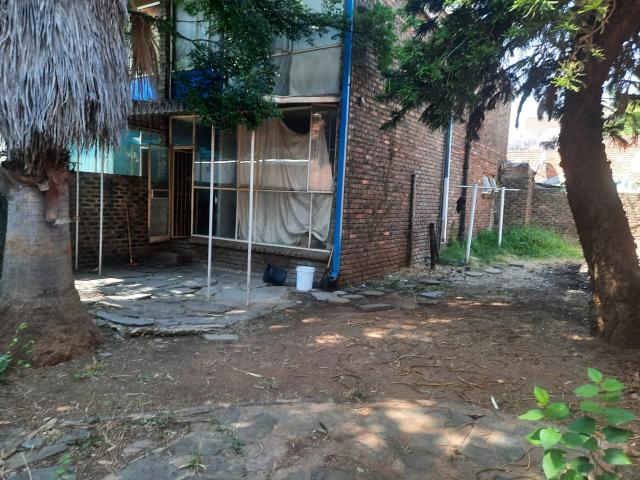 5 Bedroom Duplex in Sunnyside