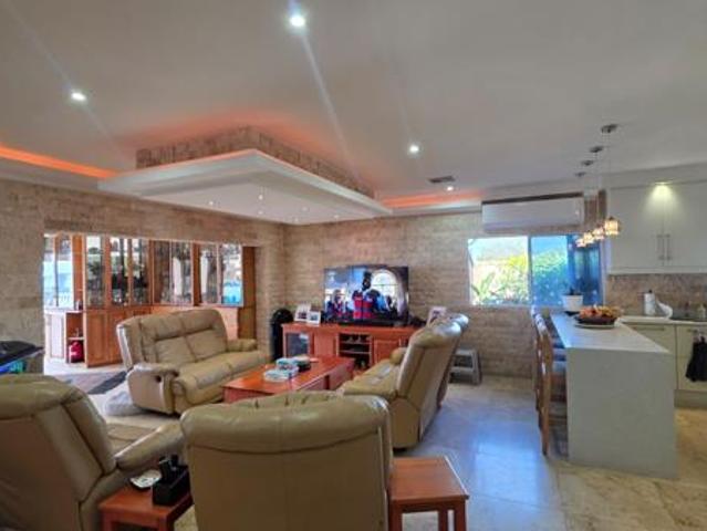 5 Bedroom Duplex in Shelly Beach