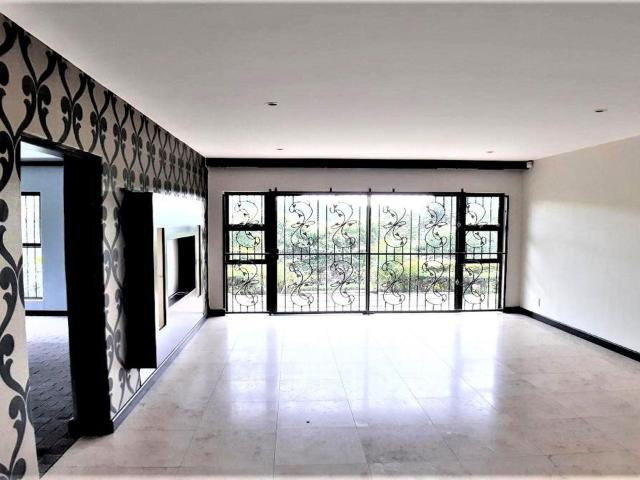5 Bedroom duplex townhouse sectional for sale in Beverley Hills, Durban