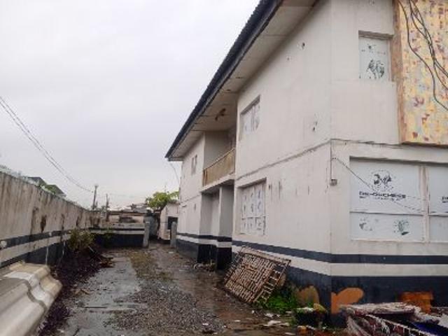 5 Bedroom duplex with attached mini flat and separate room