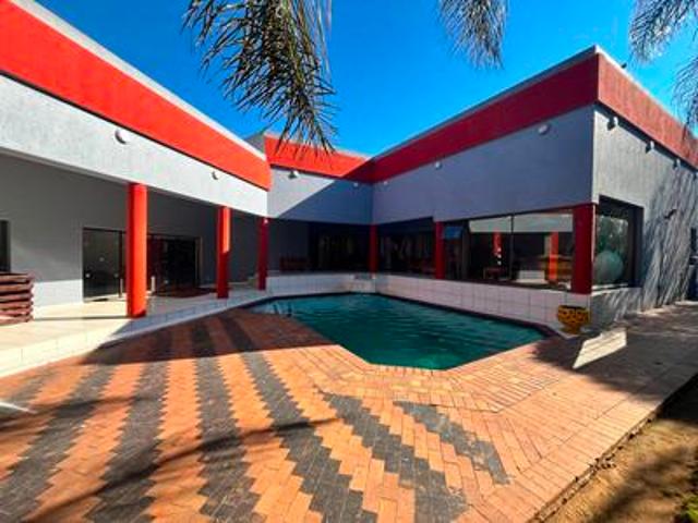 5 bedroom family haven with outstand.