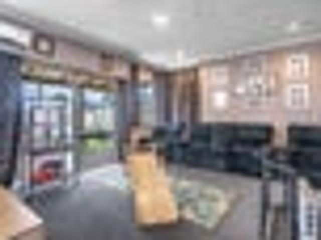 5 Bedroom Family Home!