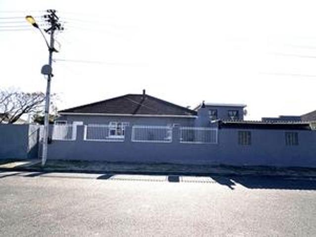 5 bedroom family home with dual livi.