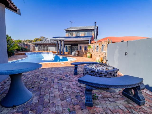 5 Bedroom Freehold For Sale in Doringkloof