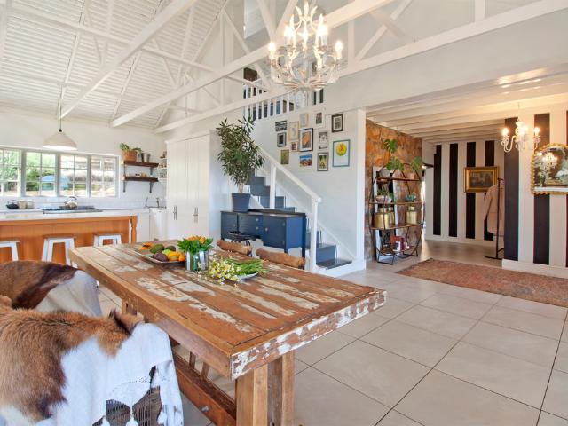 5 Bedroom Freehold To Let in San Michel