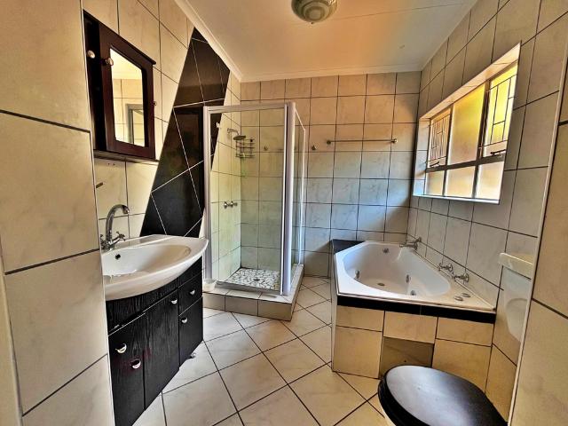 5 Bedroom Freehold To Let in The Reeds