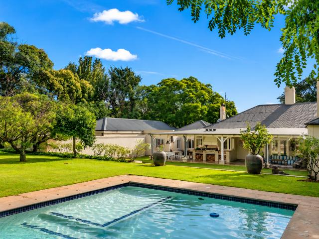 5 Bedroom Freestanding To Let in Westcliff