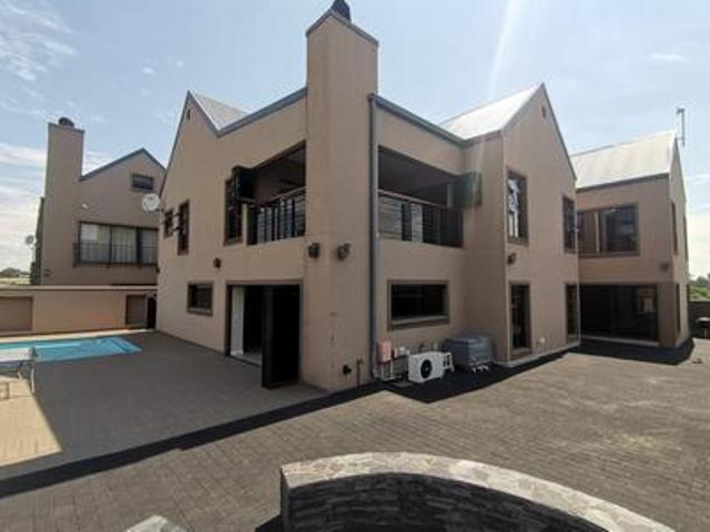 5 bedroom fully furnished luxury man.