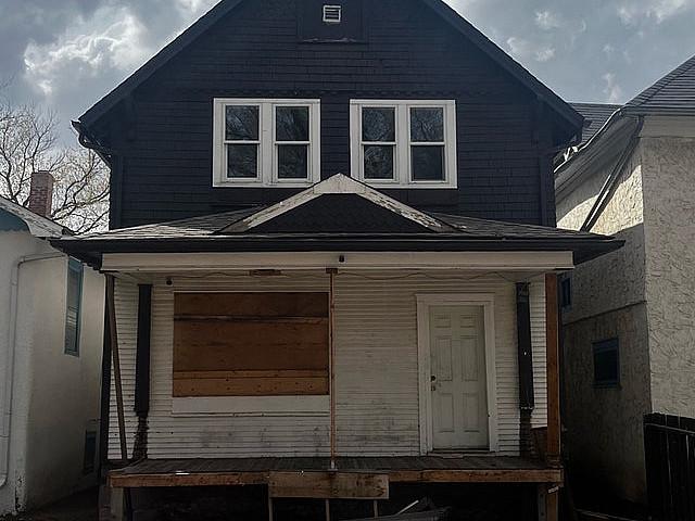 5 Bedroom House – 1.5 Storey – 100a Service