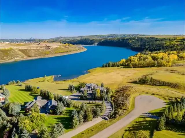5 Bedroom House Calgary AB 101638529