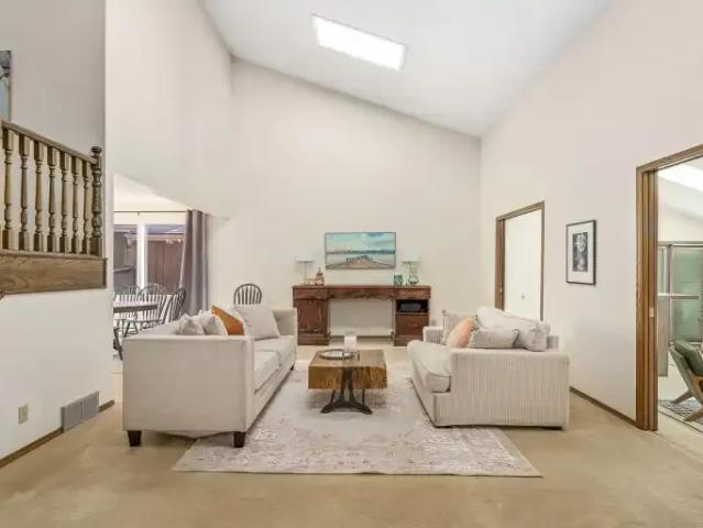 5 Bedroom House Calgary AB 103011812