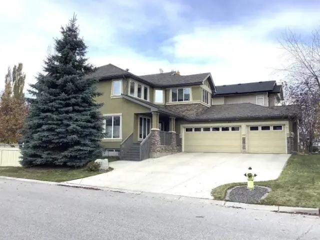 5 Bedroom House Calgary AB 104106738