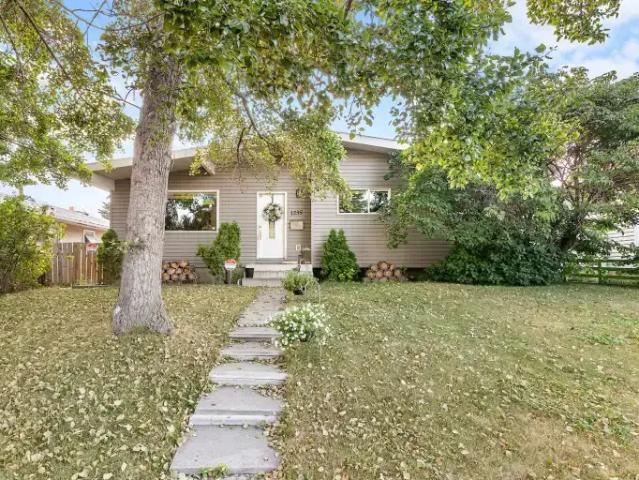 5 Bedroom House Calgary AB 104180469