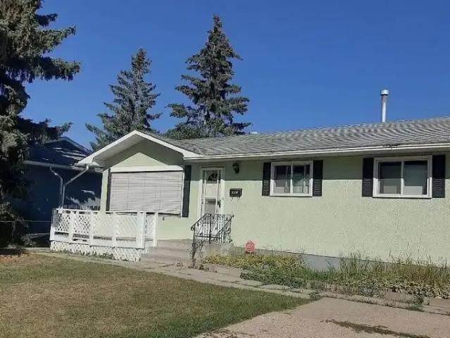 5 Bedroom House Calgary AB 104181437