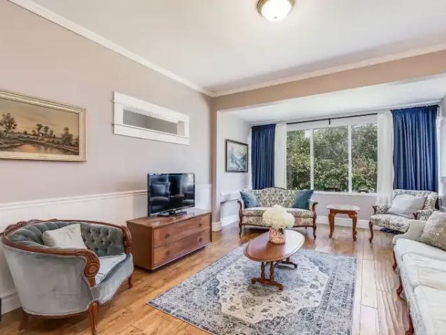5 Bedroom House Calgary AB 104181449