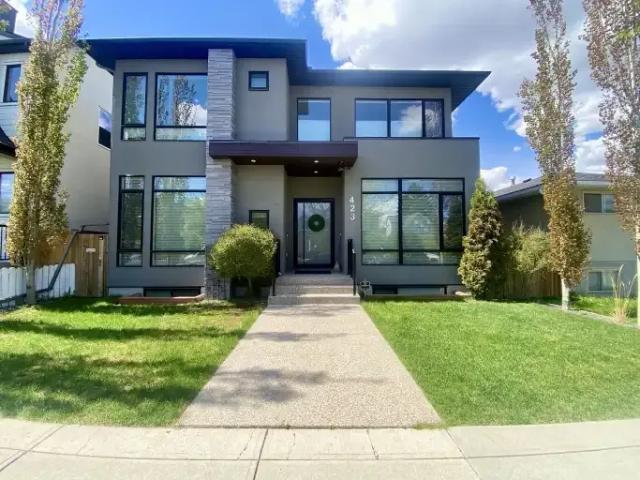 5 Bedroom House Calgary AB 104181908
