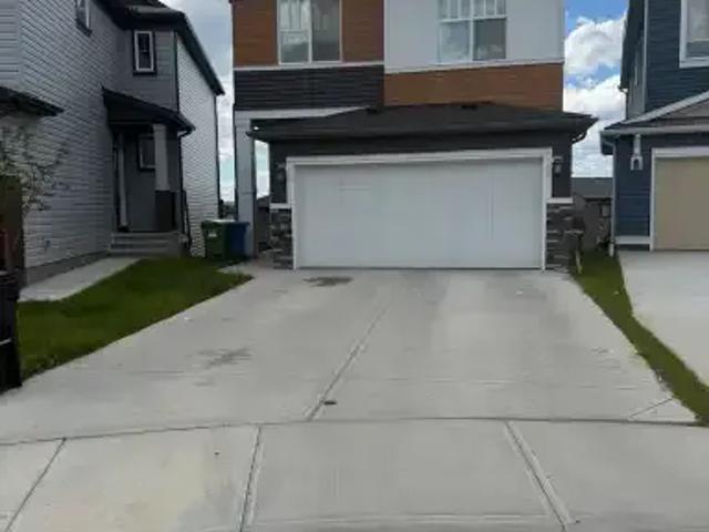 5 Bedroom House Calgary AB 104182134