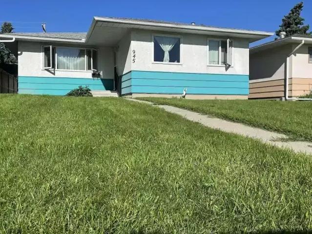 5 Bedroom House Calgary AB 104292256