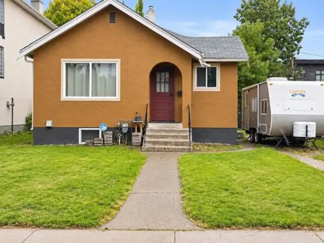 5 Bedroom House Calgary AB 105467436