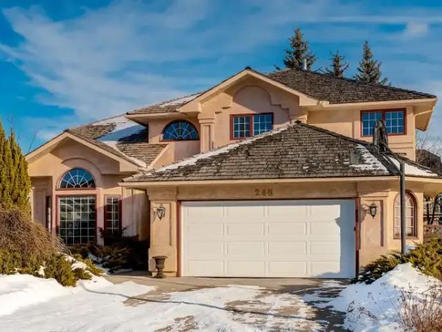 5 Bedroom House Calgary AB 105009118