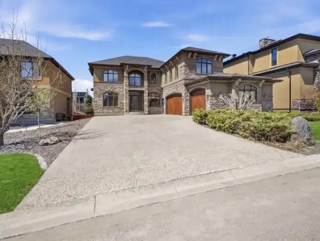 5 Bedroom House Calgary AB 105023350