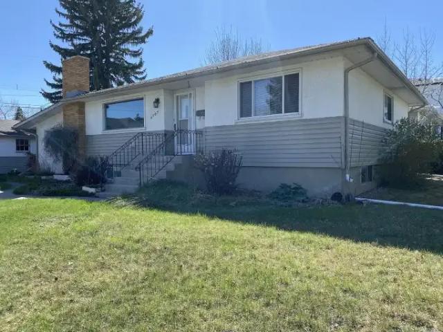 5 Bedroom House Calgary AB 105047955