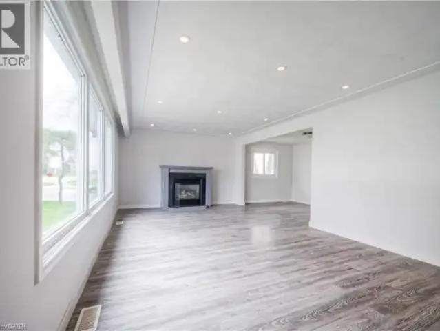 5 Bedroom House Cambridge ON 103151783