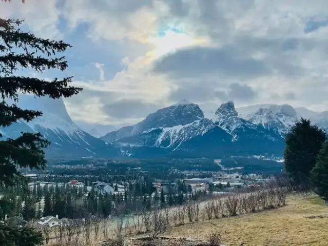 5 Bedroom House Canmore AB 104824212