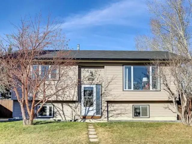 5 Bedroom House Airdrie AB 104782740
