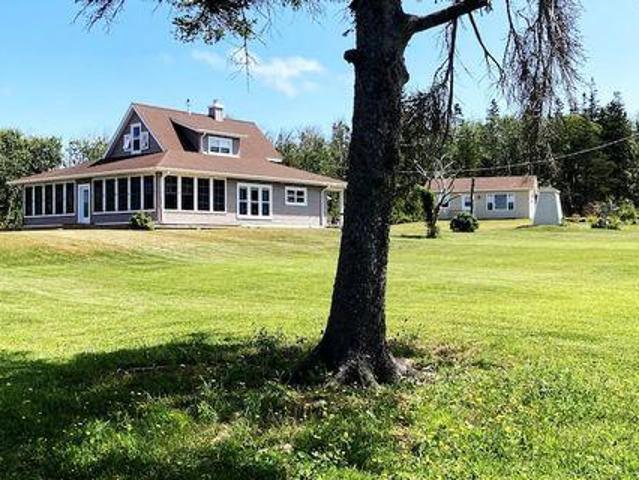 5 Bedroom House Beach Point PE 99027833