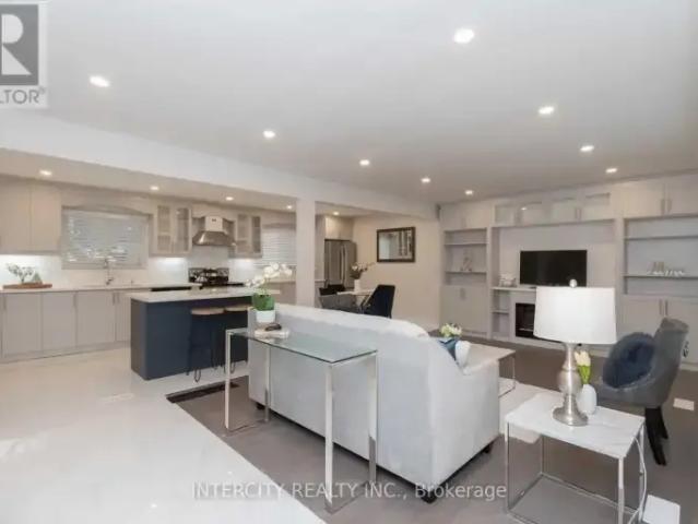 5 Bedroom House Burlington ON 102883568