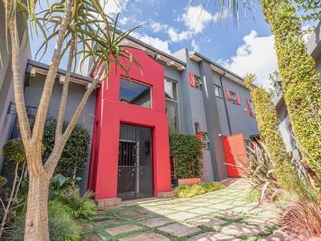5 bedroom house double storey to let.