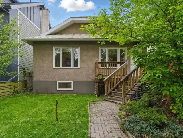 5 Bedroom House Edmonton AB 104794636