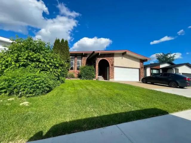 5 Bedroom House Edmonton AB 104841766