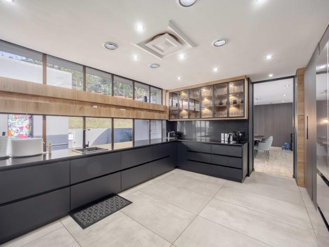 5 Bedroom House For Sale in Cowies Hill