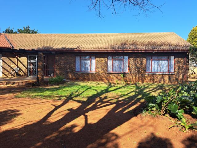 5 Bedroom House For Sale in Carletonville Central