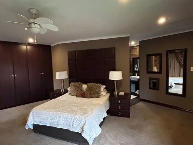 5 Bedroom House For Sale in Cashan