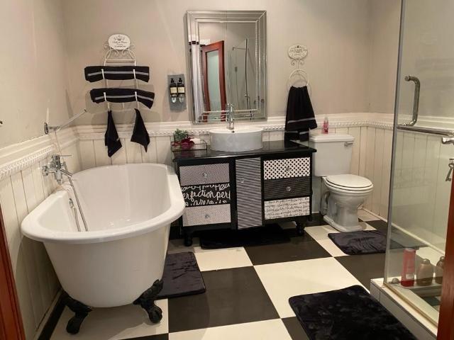 5 Bedroom House For Sale in Cashan