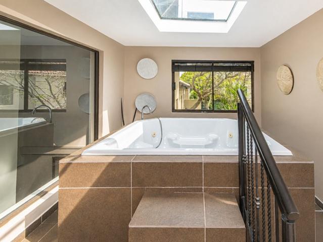 5 Bedroom House For Sale in Cashan