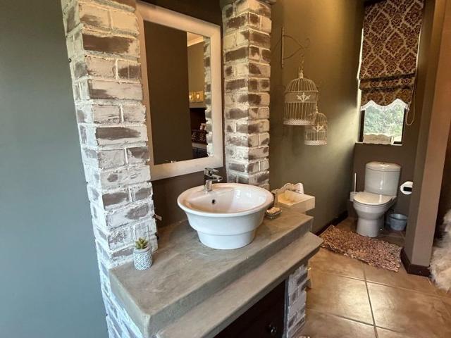 5 Bedroom House For Sale in Cashan