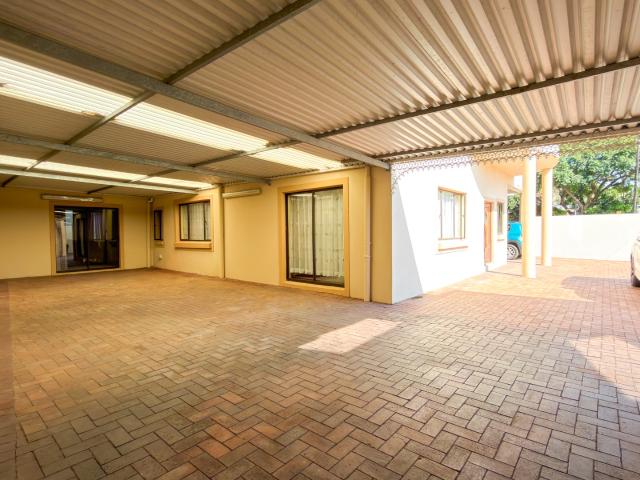 5 Bedroom House For Sale in Centenary Park