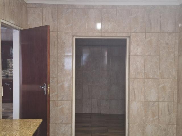 5 Bedroom House For Sale in Chroompark