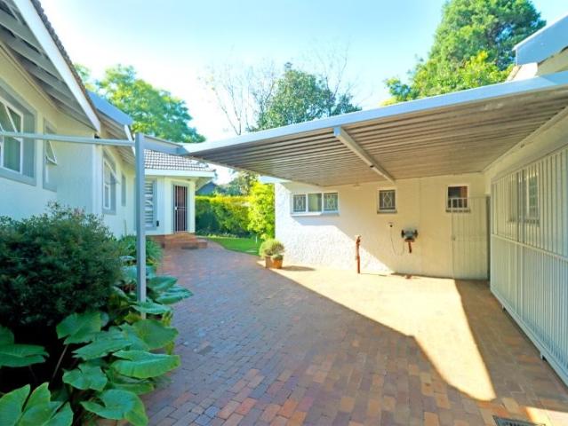 5 Bedroom House For Sale in Cresta