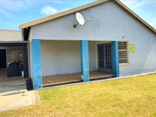 5 Bedroom House For Sale in Albertsdal