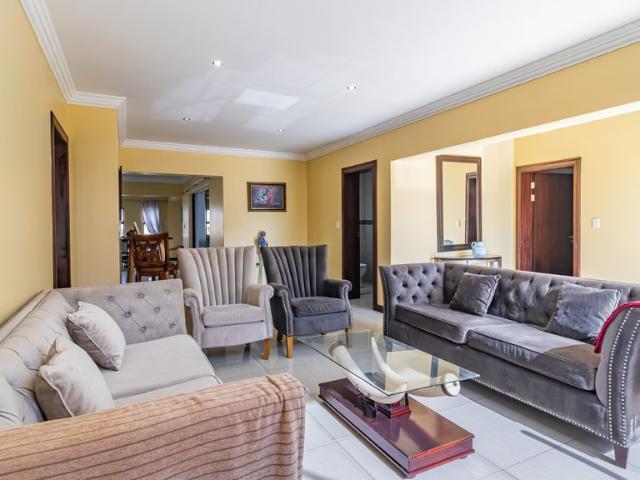 5 Bedroom House For Sale in Aspen Hills