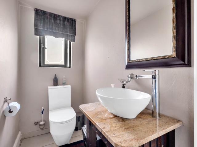 5 Bedroom House For Sale in Atholl