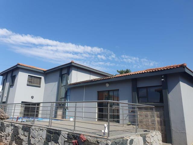 5 Bedroom House For Sale in Boschdal